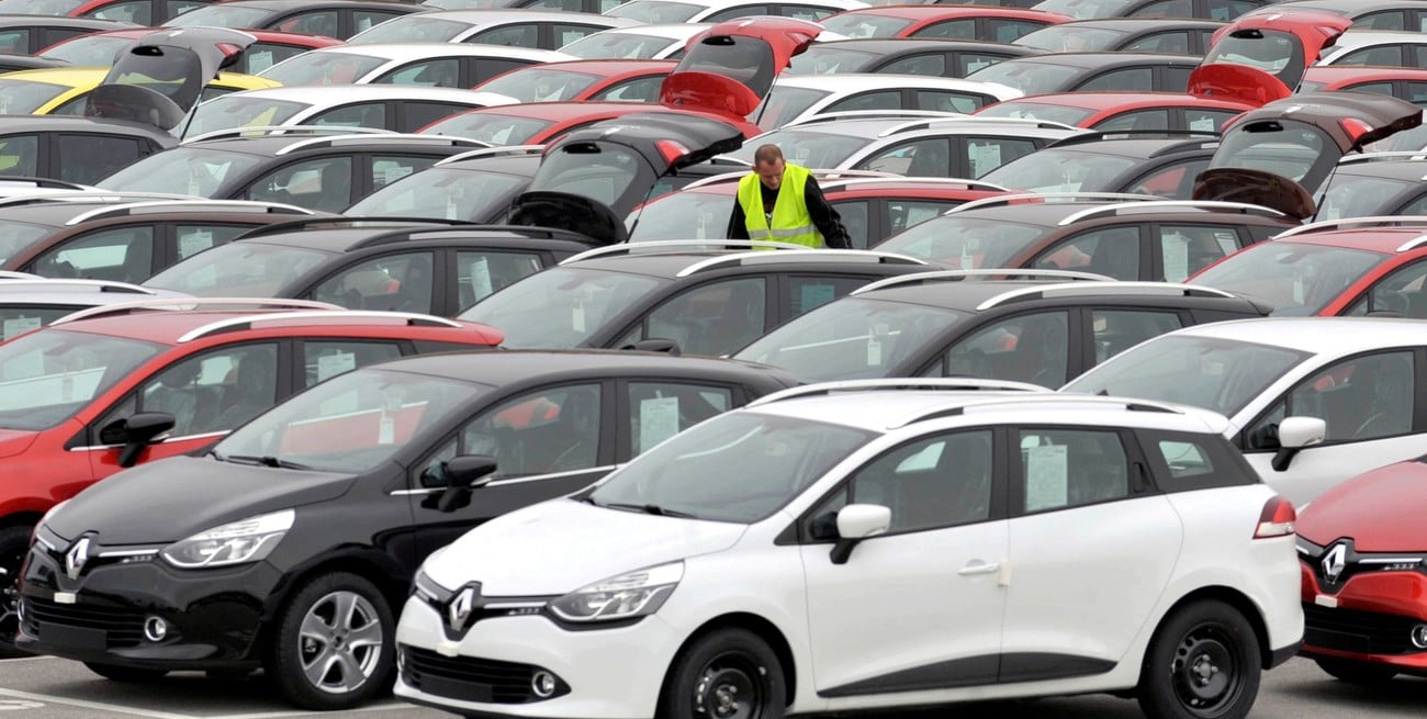 Trump endurece su postura y anuncia aranceles del 25% a autos europeos