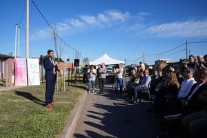 Pullaro entregó este jueves 14 viviendas a familias de General Lago