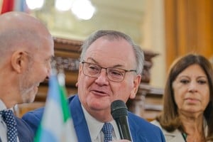 El embajador italiano fue recibido en la Legislatura en un encuentro convocado por Felipe Michlig