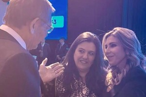 Fernanda Castellani junto a Romina Diez en un evento de la Fundación Libertad, imagen que generó lecturas políticas.