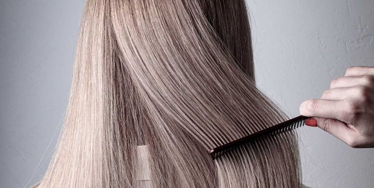 French blending: el método parisino que integra las canas al look con elegancia