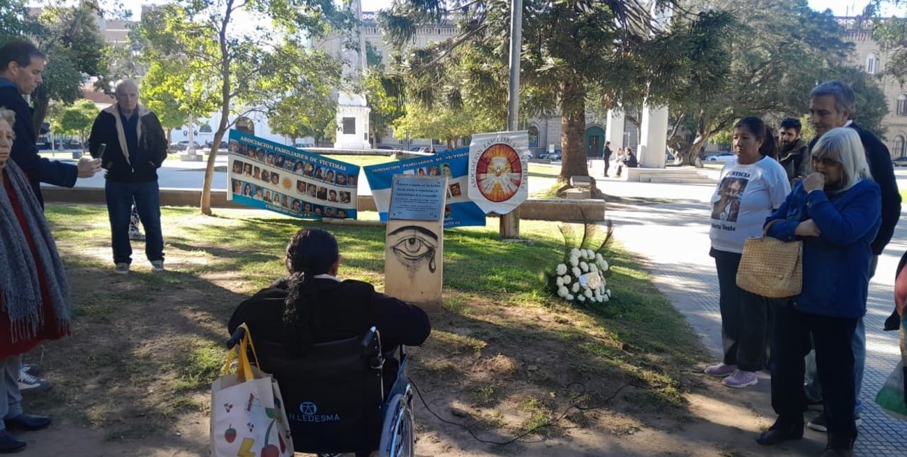 Familiares de víctimas de la inseguridad reclamaron justicia en Plaza 25 de Mayo