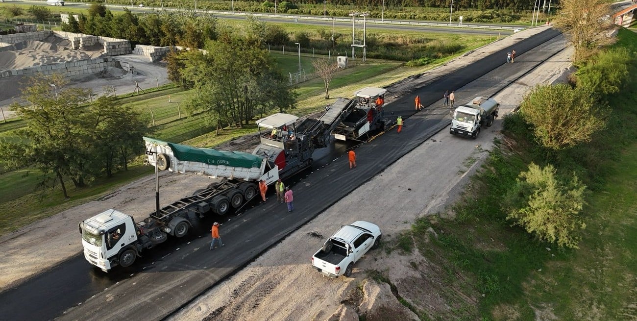 Camino de la Cremería: la obra alcanza el 80 % y ya comenzó la pavimentación