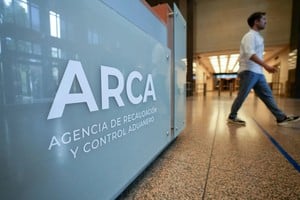 La recaudación tributaria nacional registró una nueva caída real interanual en el mes de abril del -3,8%.