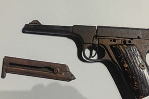 El arma que fue secuestrada en poder de los adolescentes. Foto: Gentileza