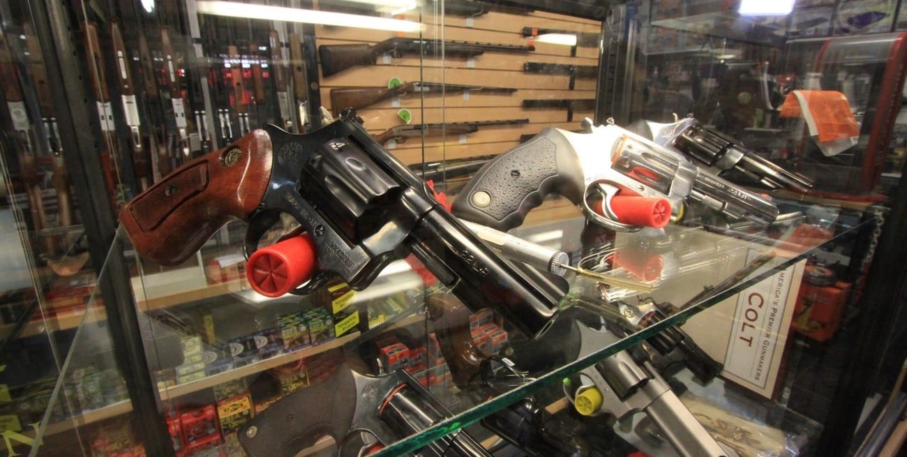 Piden pena de prisión para un gomero de Rincón acusado de desviar pistolas al circuito delictivo