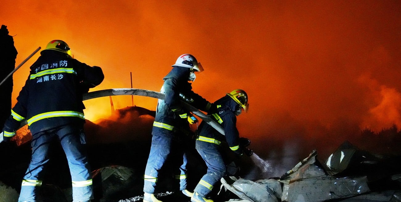 Una explosión en una fábrica de fuegos artificiales en China dejó al menos 26 muertos y más de 60 heridos