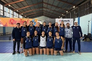 Delfina Trovatto (n°2), fue figura en el triunfo de Náutico en el debut. Foto: Bianca Ossola.