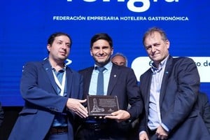 La distinción fue entregada en el marco de la reunión número 240 del Consejo Directivo de Fehgra, realizada en la ciudad de Rosario.