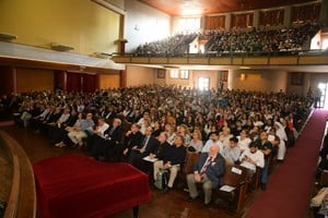 Gran cantidad de asistentes al evento, que tuvo lugar en la Sala Garay del Colegio Inmaculada. Foto: Guillermo Di Salvatore