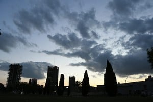 Un sistema de baja presión intensificará los vientos y desplazará lluvias hacia el noreste, generando un temporal en zonas costeras y cielos cubiertos. Foto: Manuel Fabatía