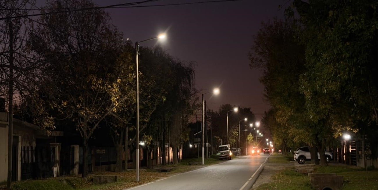 Funes: avanza el recambio a LED con la colocación de más de 100 nuevas luminarias