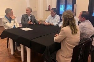 Industriales analizaron con la CGT caída de la actividad y su impacto en el empleo.