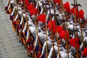 Es un pequeño ejército que tiene como tareas vigilar los accesos al territorio vaticano.