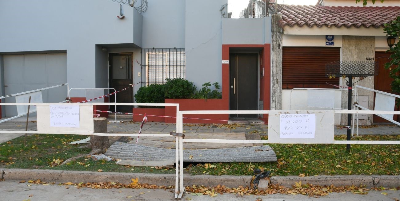 Vivir al borde del abismo: se intensifica el drama por el socavón en barrio Alvear de Santa Fe