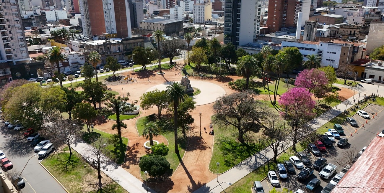 El futuro de la plaza San Martín, se define "entre todos": convocan a una gran Asamblea Ciudadana