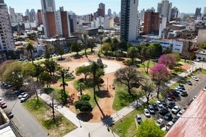 La plaza San Martín, uno de los espacios verdes del microcentro santafesino. Foto: Fernando Nicola