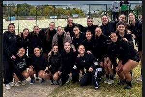 El equipo femenino de Alma Juniors de hockey