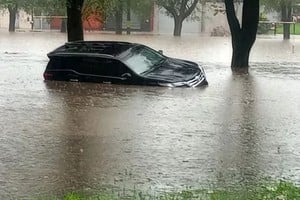 Un fuerte temporal golpeó desde este miércoles a Mar del Plata 