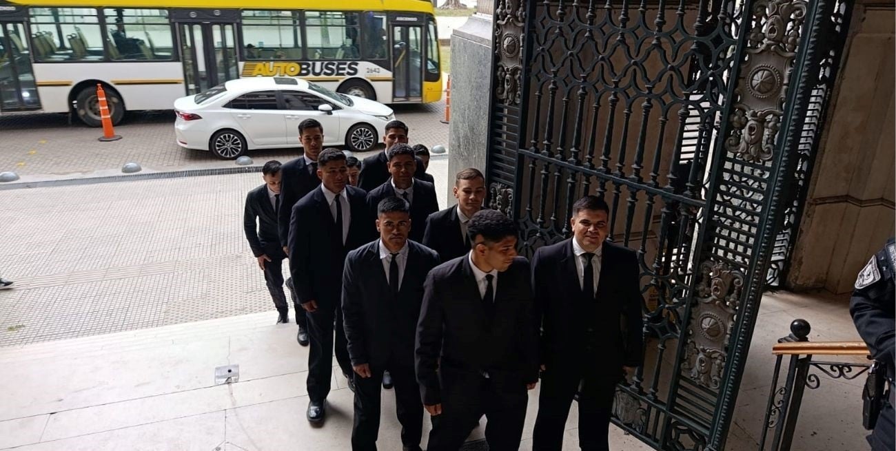 Cadetes de la escuela de policías pasaron por tribunales para capacitarse en el "terreno"