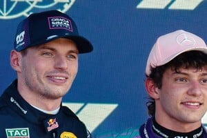 Kimi Antonelli y Max Verstappen.