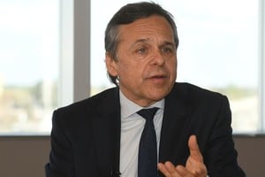 Giuliano analizó la actualidad política y económica de Santa Fe y el país. Crédito: Manuel Fabatía.