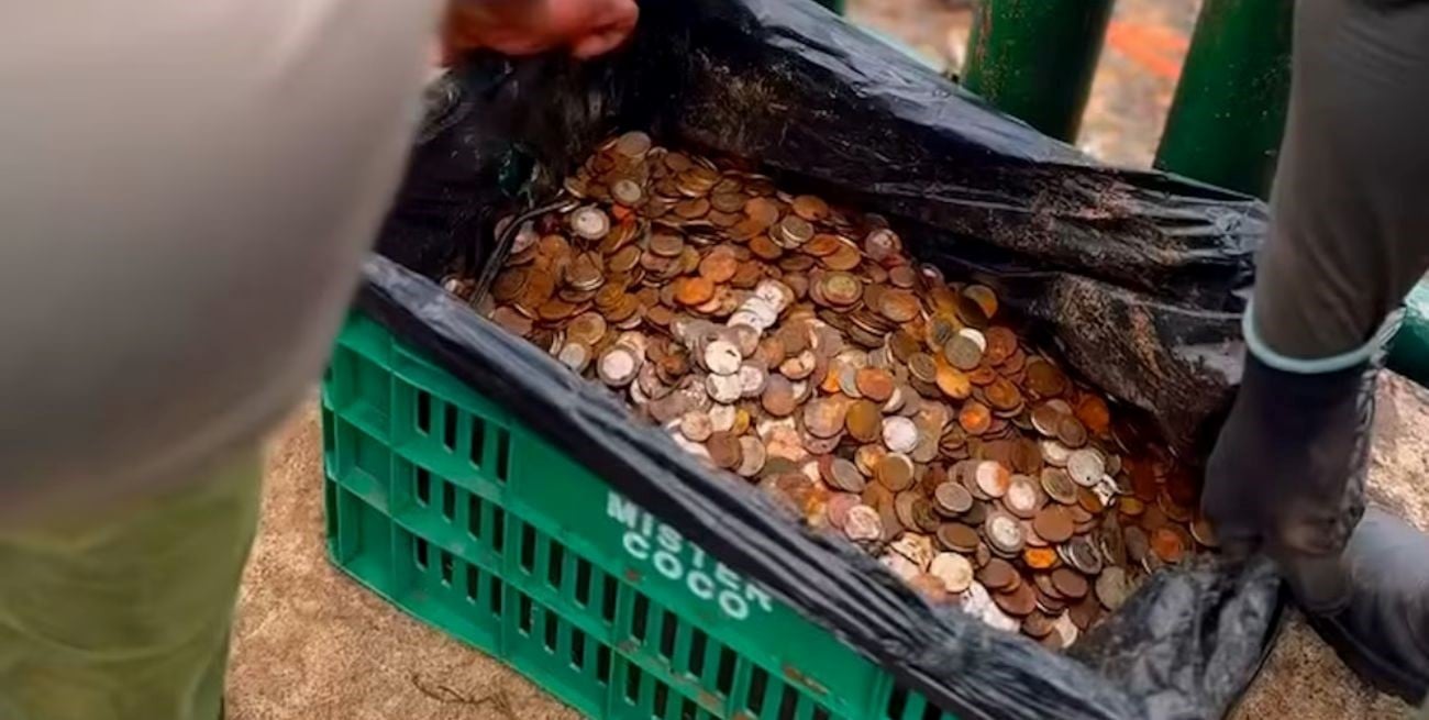 El lado oscuro de "pedir un deseo": retiraron 400kg de monedas en las Cataratas del Iguazú