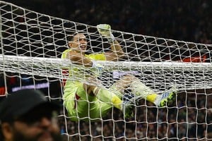 Dibu Martínez fue titular en la clasificación inglesa a la final europea. Foto: Reuters