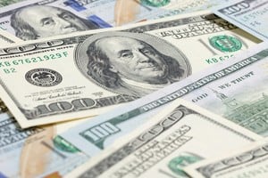 El dólar cerró con leves movimientos al alza.