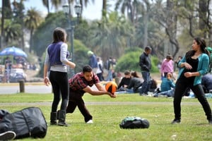 "Quieren ser Messi". Ellas priorizan profesiones de formación académica definida y ellos actividades vinculadas al deporte y la tecnología. Foto: El Litoral