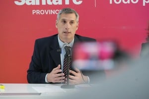 Olivares anunció el nuevo régimen de regularización tributaria para familias y pymes santafesinas.