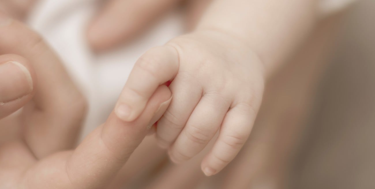 La Justicia ordenó vacunar a un bebé aún no nacido, pese al rechazo de los padres
