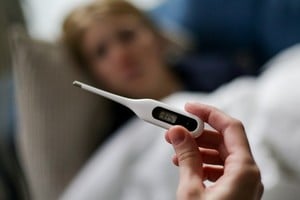 El hantavirus puede parecer una gripe común: fiebre alta, dolores musculares, cansancio y escalofríos.