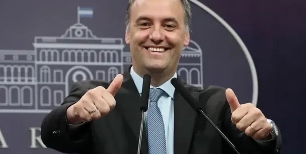 Adorni contradijo la suspensión y se puso a disposición para dar su informe de gestión