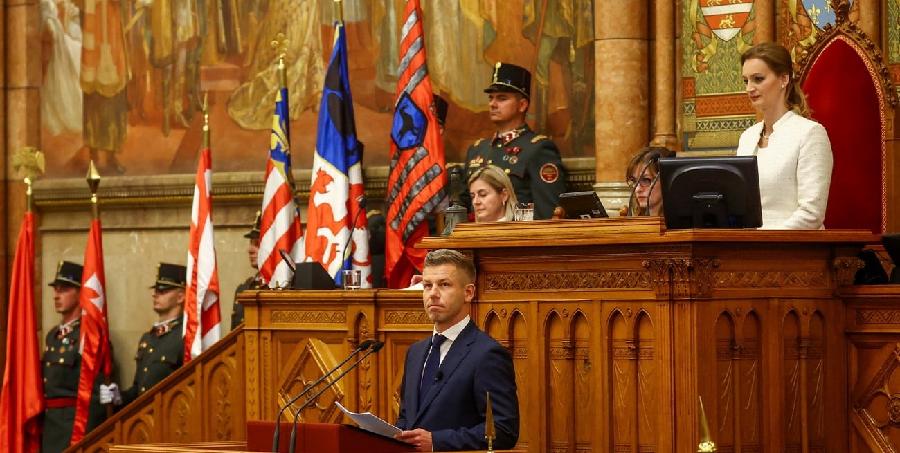 Magyar asume el mando en Hungría con una fuerte promesa de reforma institucional