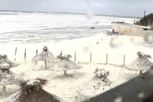 Desde el Servicio Meteorológico Nacional explicaron que el ciclón se formó debido al contraste de masas de aire en el océano Atlántico, lo que profundizó el centro de baja presión.