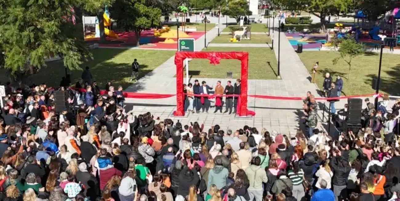 Con impulso del Gobierno de Santa Fe, se inauguró la remodelación de la histórica plaza San Martín en Venado Tuerto