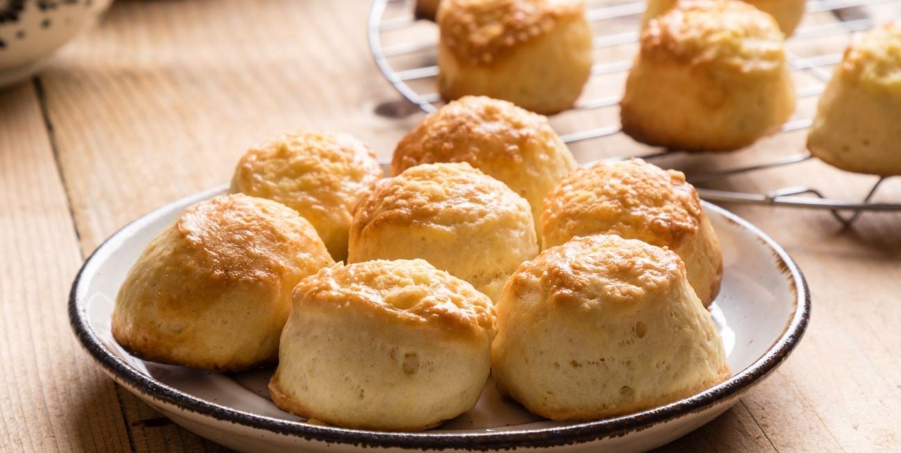 Scones de queso calentitos: una receta rápida y perfecta para una merienda de domingo frío