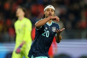 Serge Gnabry queda fuera del Mundial 2026 tras una lesión muscular en el aductor derecho, un golpe para Alemania que pierde a su volante estrella. Foto: REUTERS / Denis Balibouse.