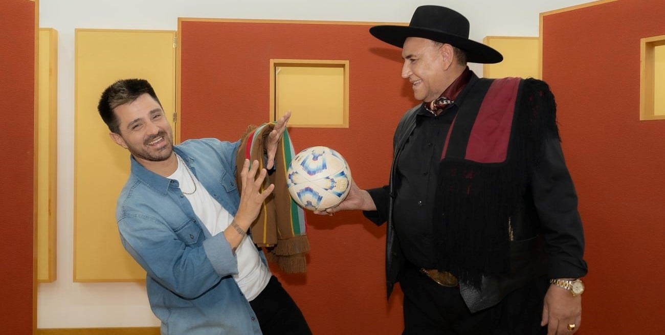 El Chaqueño y Efraín Colombo le cantan a Messi desde el interior argentino

