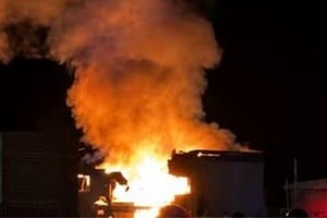 Investigan una fuga de gas tras la explosión que causó tres muertes en Santa Cruz