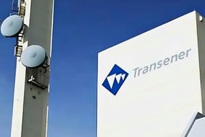 El Gobierno transfirió la totalidad de las acciones estatales de Transener al consorcio integrado por Genneia y Edison Energía.