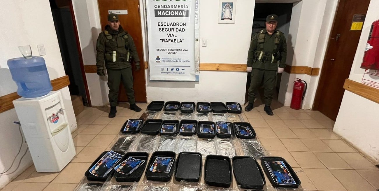 Incautan 20 asaderas con pasta base y 47 kilos de cocaína en un micro proveniente de Bolivia