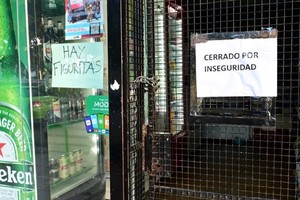Tras el hecho el comercio permaneció cerrado varias horas. Foto: Flavio Raina