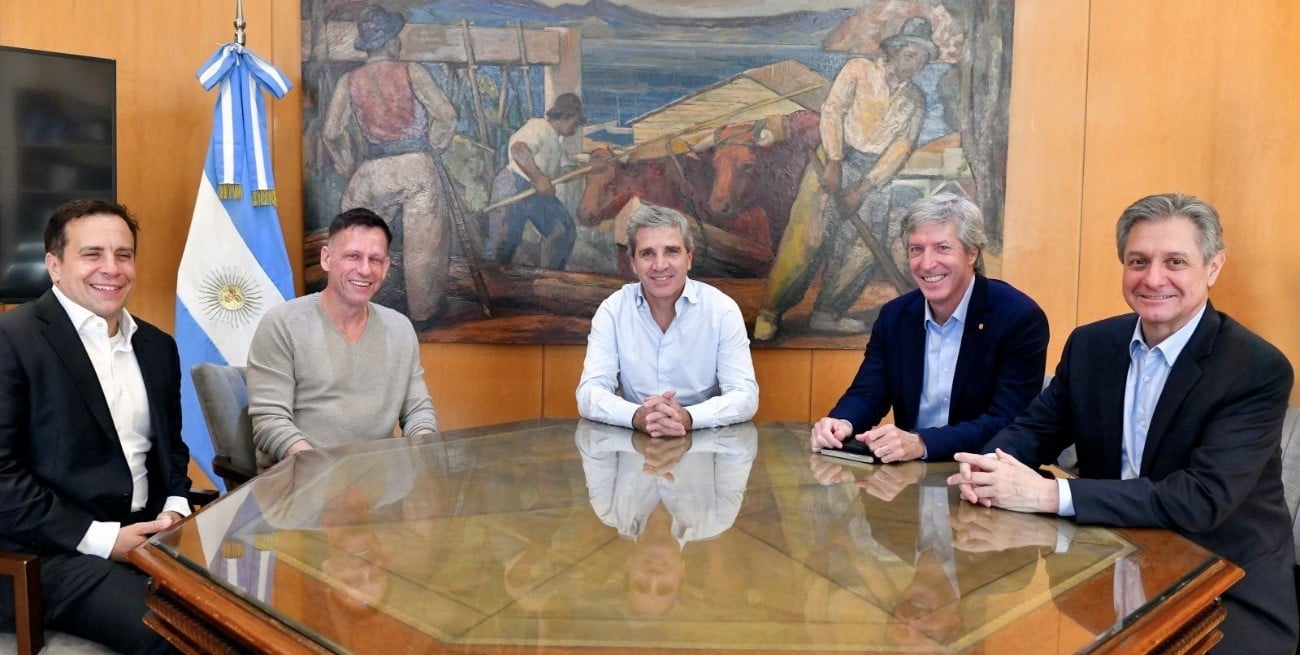 Luis Caputo recibió a Peter Thiel en el Palacio de Hacienda