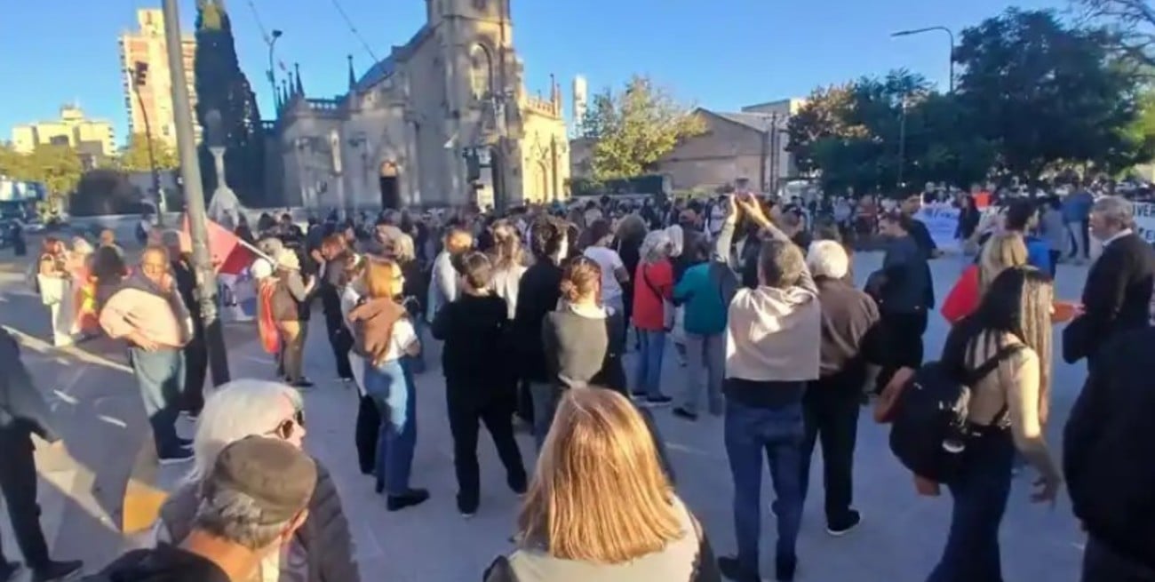 En defensa de la universidad pública y la ciencia nacional: Venado Tuerto se unió a la Marcha Federal