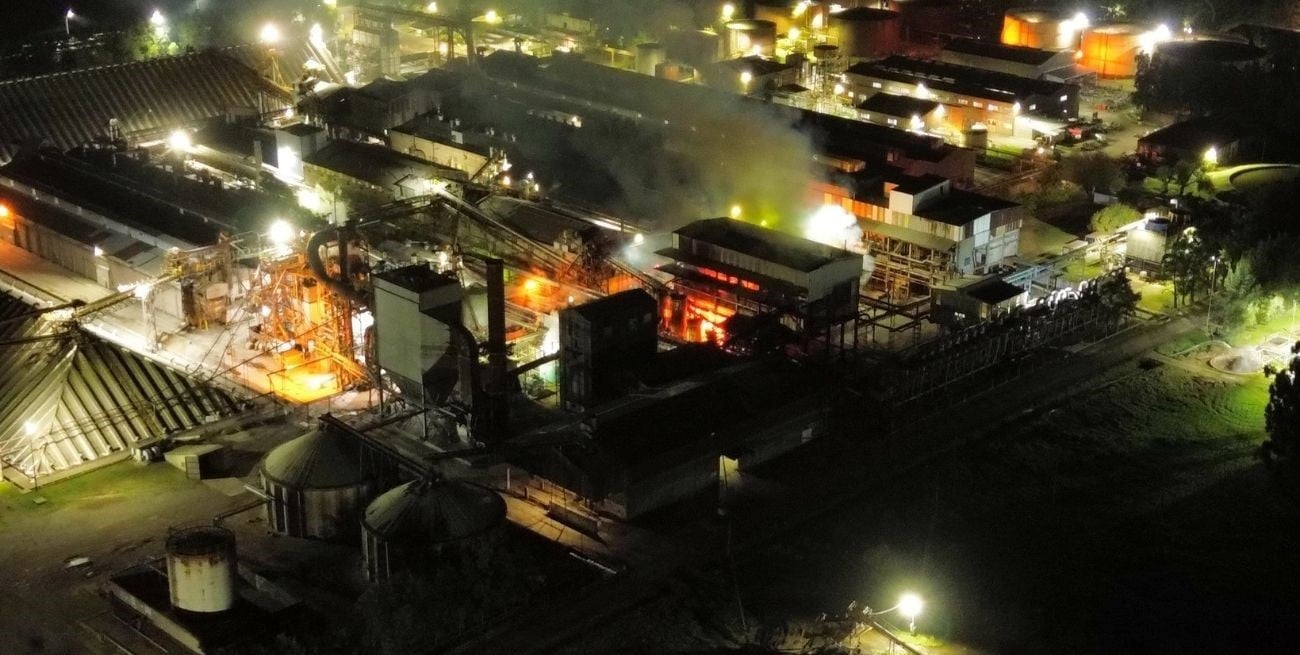 Voraz incendio en Vicentin de Ricardone: preocupación por materiales inflamables