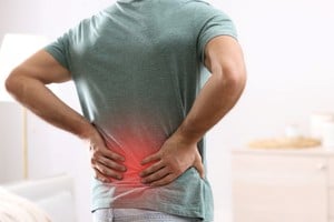 Especialistas explican que las bajas temperaturas producen una mayor tensión muscular.