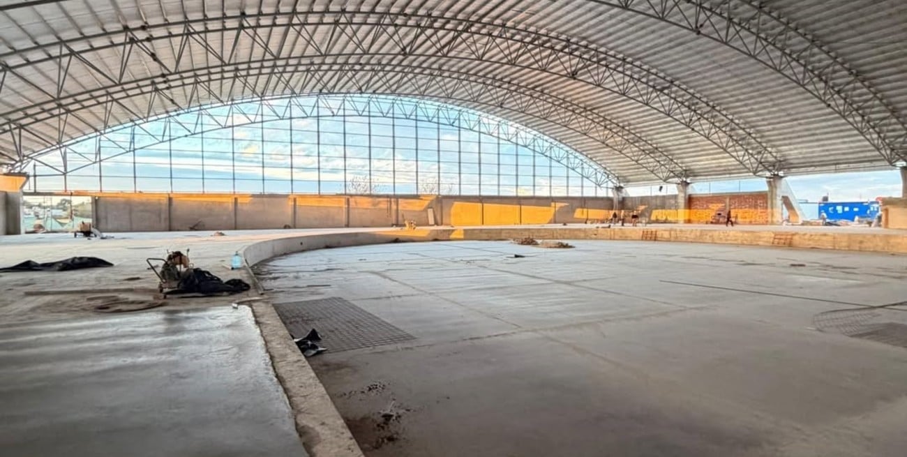 Comenzó el montaje de la pista del velódromo de Rafaela: "Es de nivel internacional"