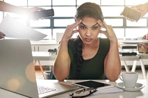 El cerebro recibe más datos de los que puede procesar de manera saludable.